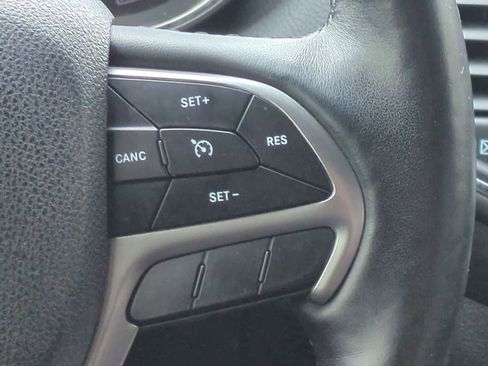 Used 2018 Jeep Grand Cherokee Laredo AWD/4WD image 24