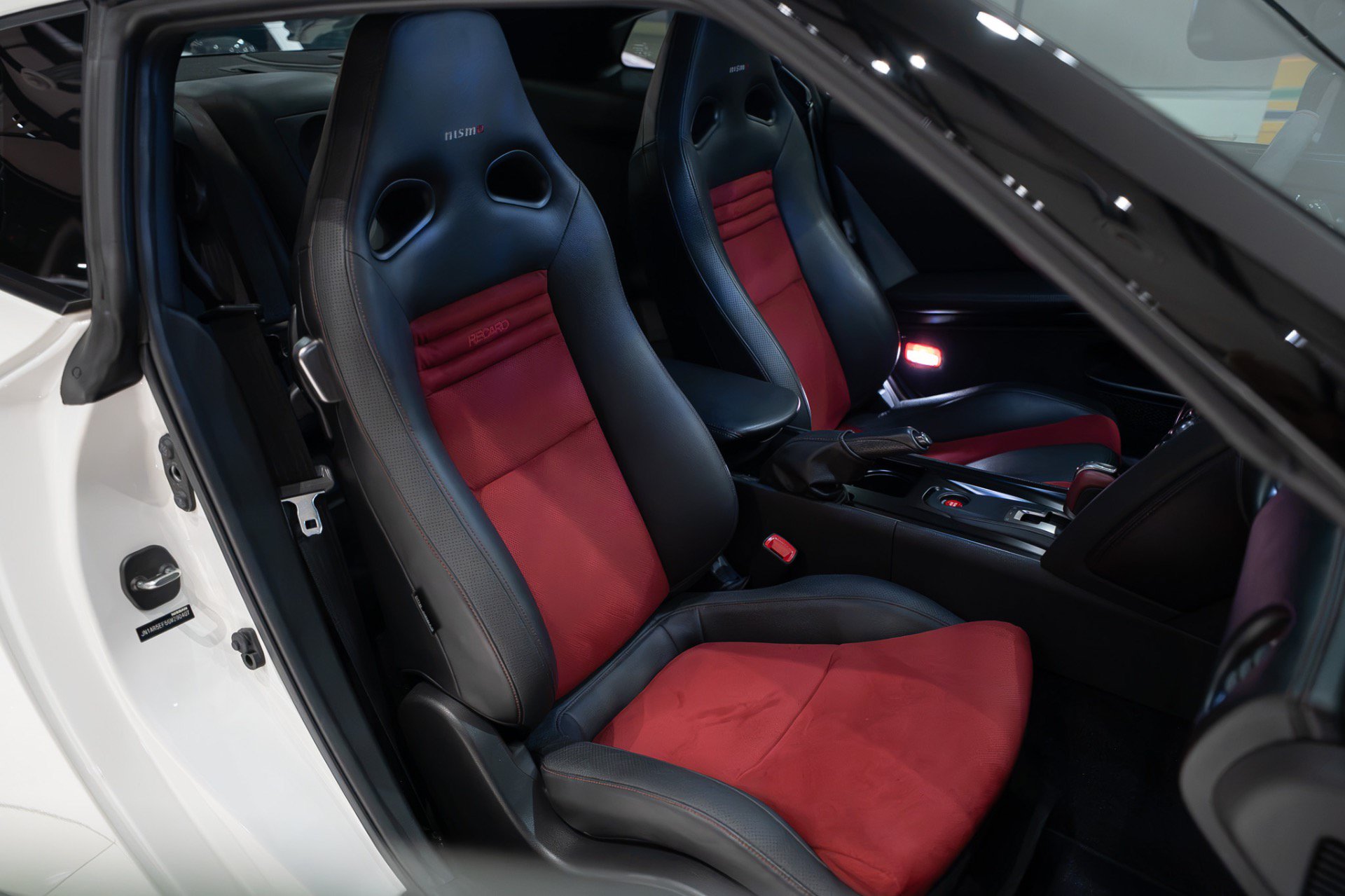 Used 2016 Nissan GT-R NISMO AWD/4WD image 30