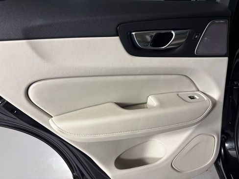 Used 2022 Volvo XC60 B6 Inscription w/ Advanced Package image 34