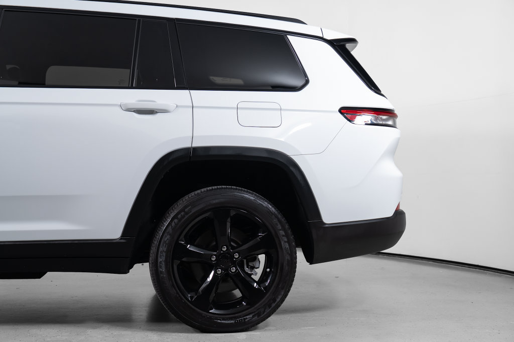 Used 2023 Jeep Grand Cherokee L Laredo RWD image 15
