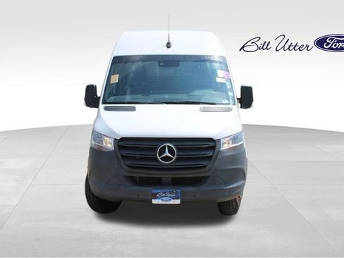 Used 2024 Mercedes-Benz Sprinter 4500 image 2