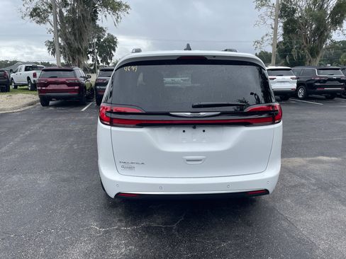 New 2026 Chrysler Pacifica Pinnacle image 6