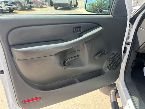 Used 2006 Chevrolet Silverado 2500 W/T AWD/4WD image 17