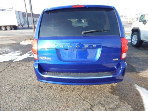 Used 2018 Dodge Grand Caravan SE w/ UConnect Hands-Free Group image 7