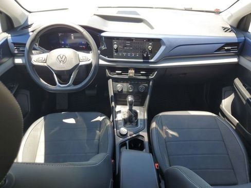 Certified 2022 Volkswagen Taos SE image 15