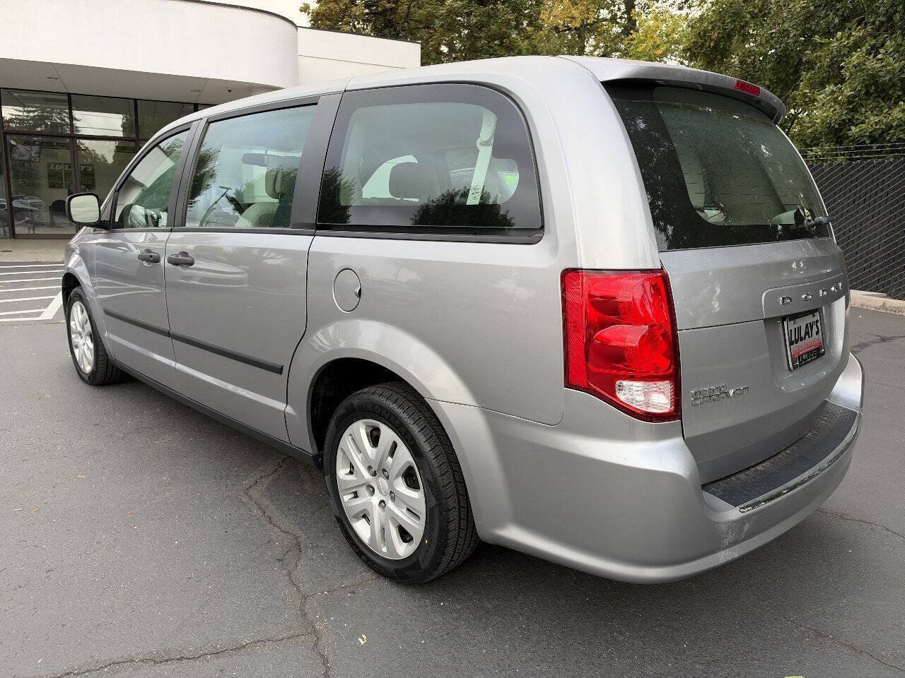 Used 2016 Dodge Grand Caravan American Value Package w/ UConnect Hands-Free Group FWD image 3