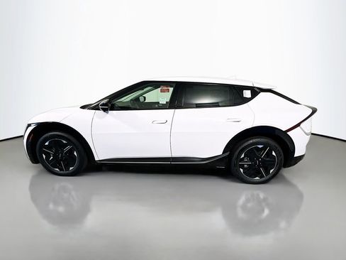 New 2026 Kia EV6 Wind RWD image 4