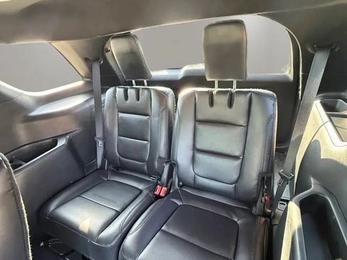 Used 2019 Ford Explorer XLT w/ Equipment Group 202A FWD image 16