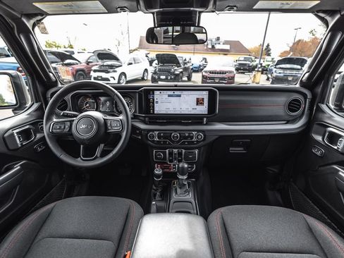 Used 2025 Jeep Wrangler Unlimited Rubicon AWD/4WD image 21