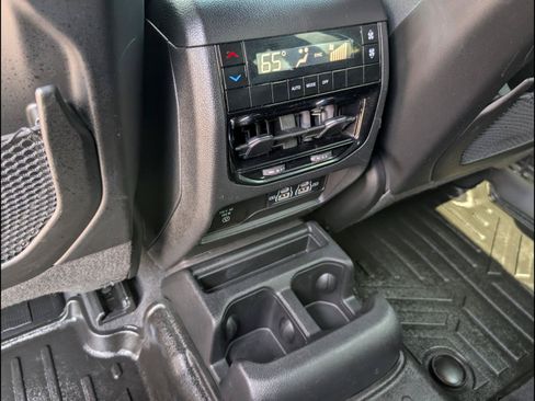 Used 2025 Jeep Grand Cherokee L Altitude AWD/4WD image 17