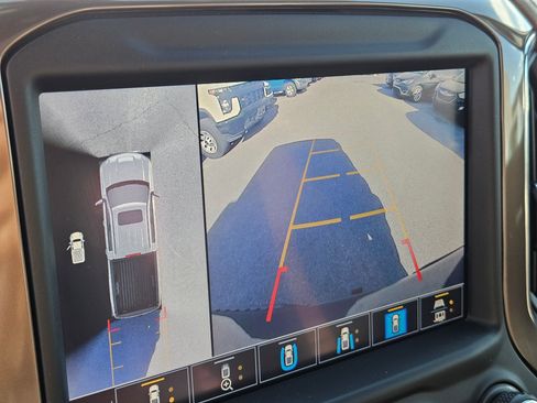 Used 2022 Chevrolet Silverado 1500 High Country w/ Technology Package image 24