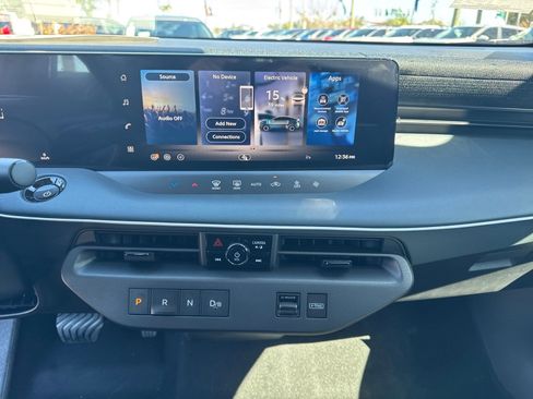 New 2026 Nissan Leaf FWD image 18