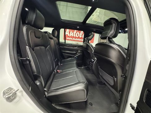 Used 2023 Jeep Grand Cherokee Overland w/ Advanced Protech Group III AWD/4WD image 15