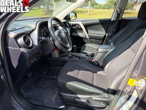 Used 2016 Toyota RAV4 LE AWD/4WD image 9
