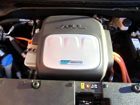 Used 2015 Kia Soul EV + image 34