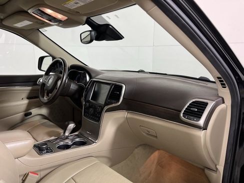 Used 2017 Jeep Grand Cherokee Overland w/ Jeep Active Safety Group image 24