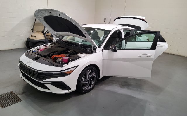 Used 2025 Hyundai Elantra SEL FWD image 13