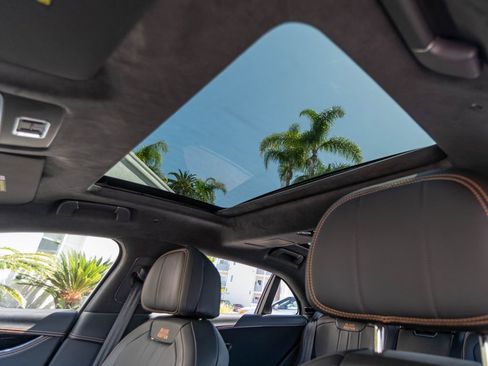 Used 2025 Bentley Flying Spur Plug-In Hybrid AWD/4WD image 16