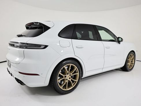 Certified 2025 Porsche Cayenne GTS AWD/4WD image 7