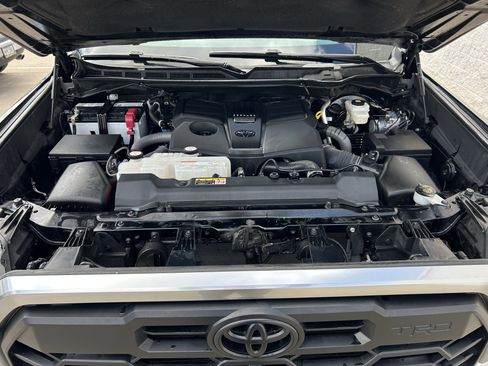 Used 2023 Toyota Tundra Limited w/ TRD Off-Road Package AWD/4WD image 9