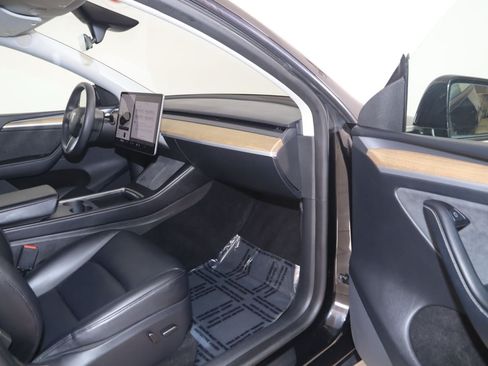 Used 2024 Tesla Model Y Long Range AWD/4WD image 41