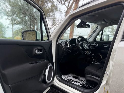 Used 2018 Jeep Renegade Latitude w/ UConnect 8.4 Nav Group image 7