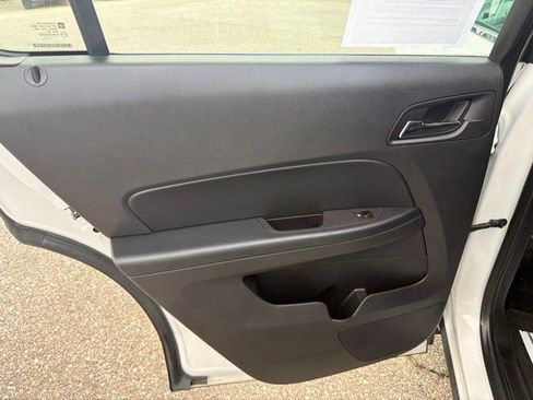 Used 2017 Chevrolet Equinox LS FWD image 14