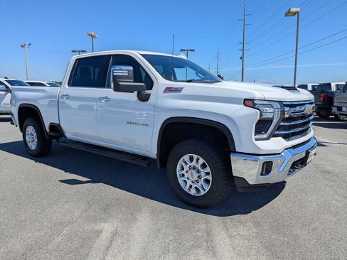 Used 2024 Chevrolet Silverado 2500 LTZ w/ LTZ Plus Package AWD/4WD image 2