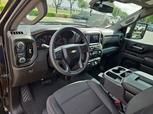 Used 2025 Chevrolet Silverado 2500 Custom w/ Custom Convenience Package AWD/4WD image 10