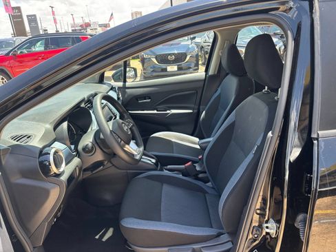 Used 2025 Nissan Versa SV FWD image 24