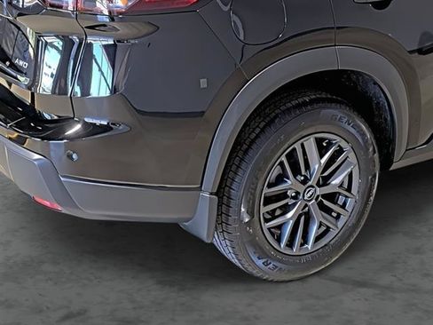 Used 2024 Nissan Rogue S AWD/4WD image 13