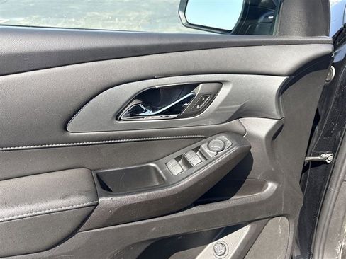 Used 2023 Chevrolet Traverse LT image 22
