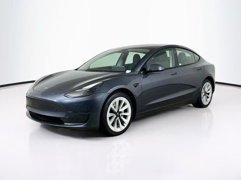 Used 2023 Tesla Model 3 Standard Range RWD image 3
