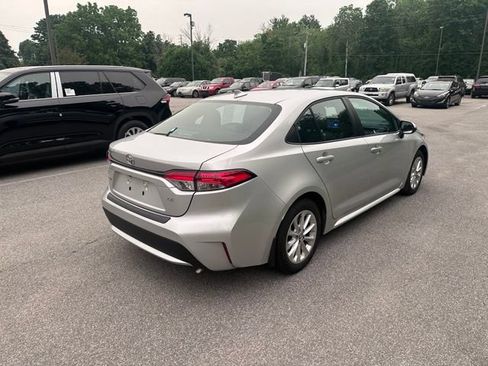 Used 2021 Toyota Corolla LE w/ LE Convenience Package FWD image 3