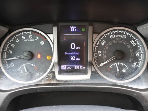 Used 2019 Toyota Tacoma SR5 AWD/4WD image 28