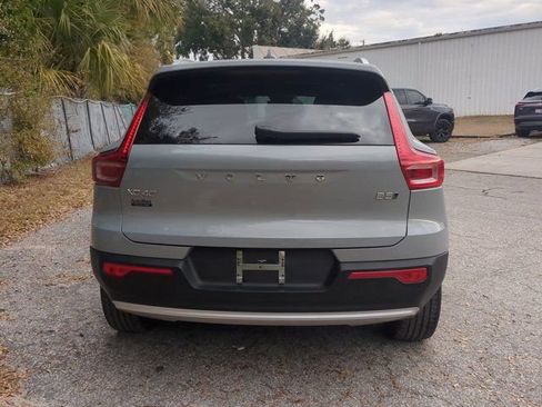 Used 2025 Volvo XC40 B5 Plus image 5