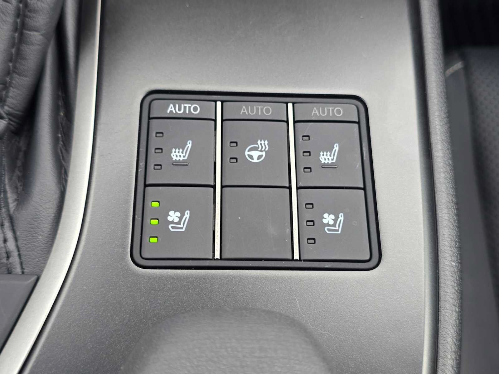 Used 2024 Lexus UX 250h F Sport AWD/4WD image 28