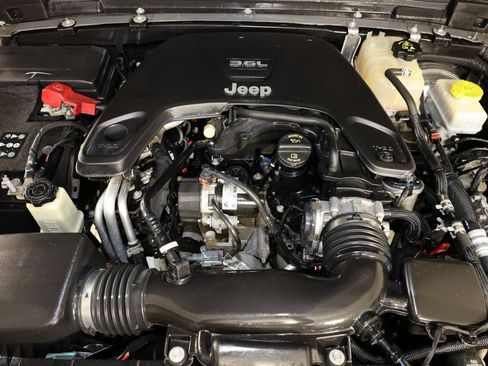 Used 2021 Jeep Wrangler Unlimited Rubicon AWD/4WD image 36