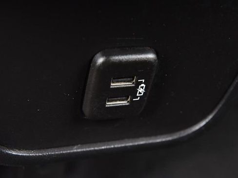 Used 2024 GMC Terrain SLT image 24