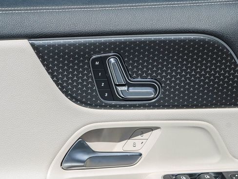 Certified 2025 Mercedes-Benz GLA 250 image 17