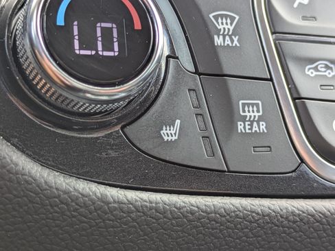 Used 2023 Chevrolet Equinox Premier FWD image 24