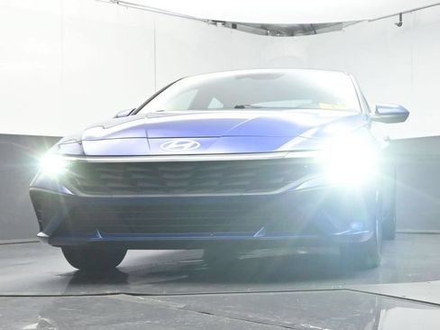 Used 2024 Hyundai Elantra SEL FWD image 31