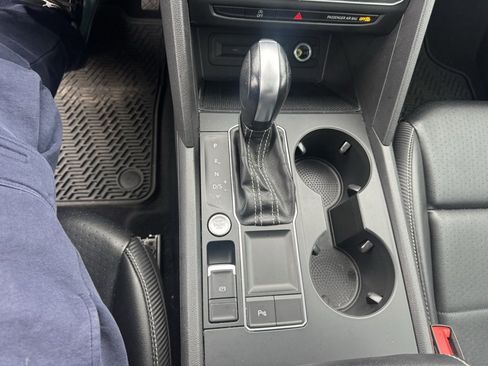 Used 2021 Volkswagen Atlas Cross Sport SE w/ Panoramic Sunroof Package image 24