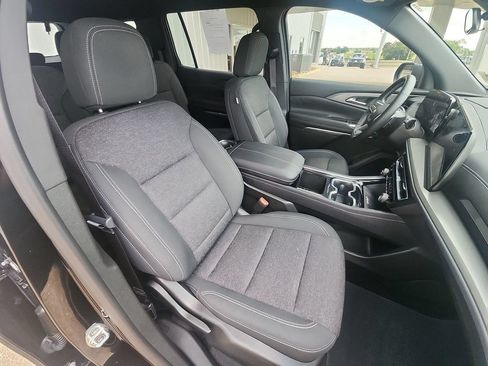 Used 2025 Chevrolet Traverse LT w/ Driver Confidence Package FWD image 29