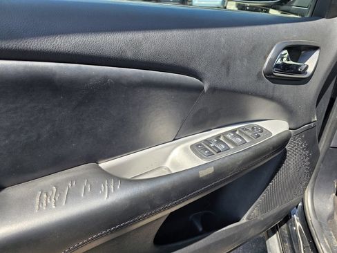 Used 2019 Dodge Journey SE FWD image 12