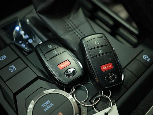 Used 2025 Toyota Tacoma TRD Sport image 23