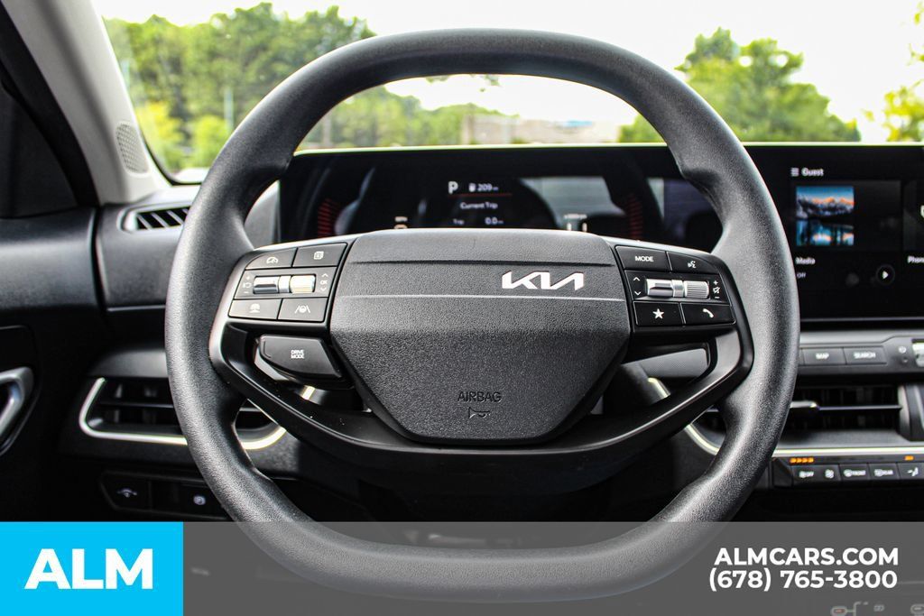 Used 2025 Kia K4 FWD image 23
