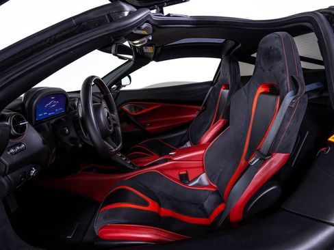 Used 2019 McLaren 720S Performance RWD image 22