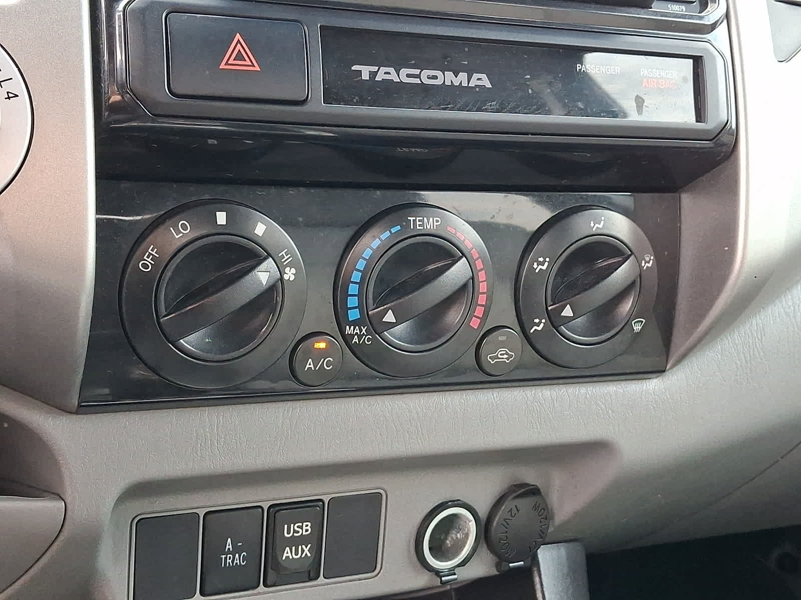 Used 2015 Toyota Tacoma 4x4 Double Cab w/ TRD Off-Road Package image 16