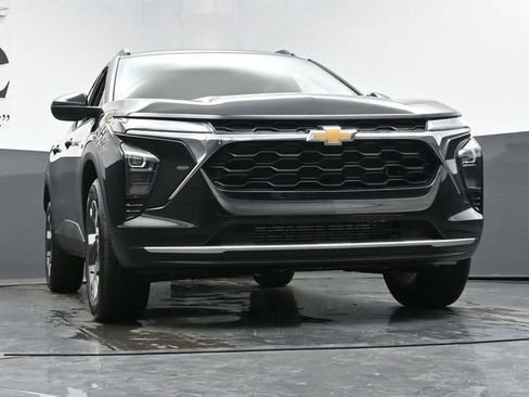 New 2026 Chevrolet Trax LT w/ Sunroof Package FWD image 3